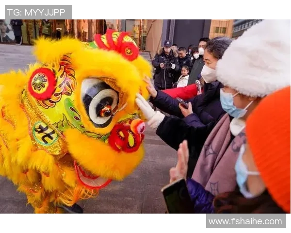 足球明星新春贺岁照片展现团圆喜庆气氛与运动精神的完美结合
