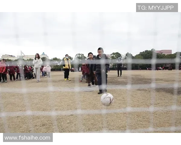 足球明星颠球秀展现技巧与魅力引领球迷热潮与激情的完美结合